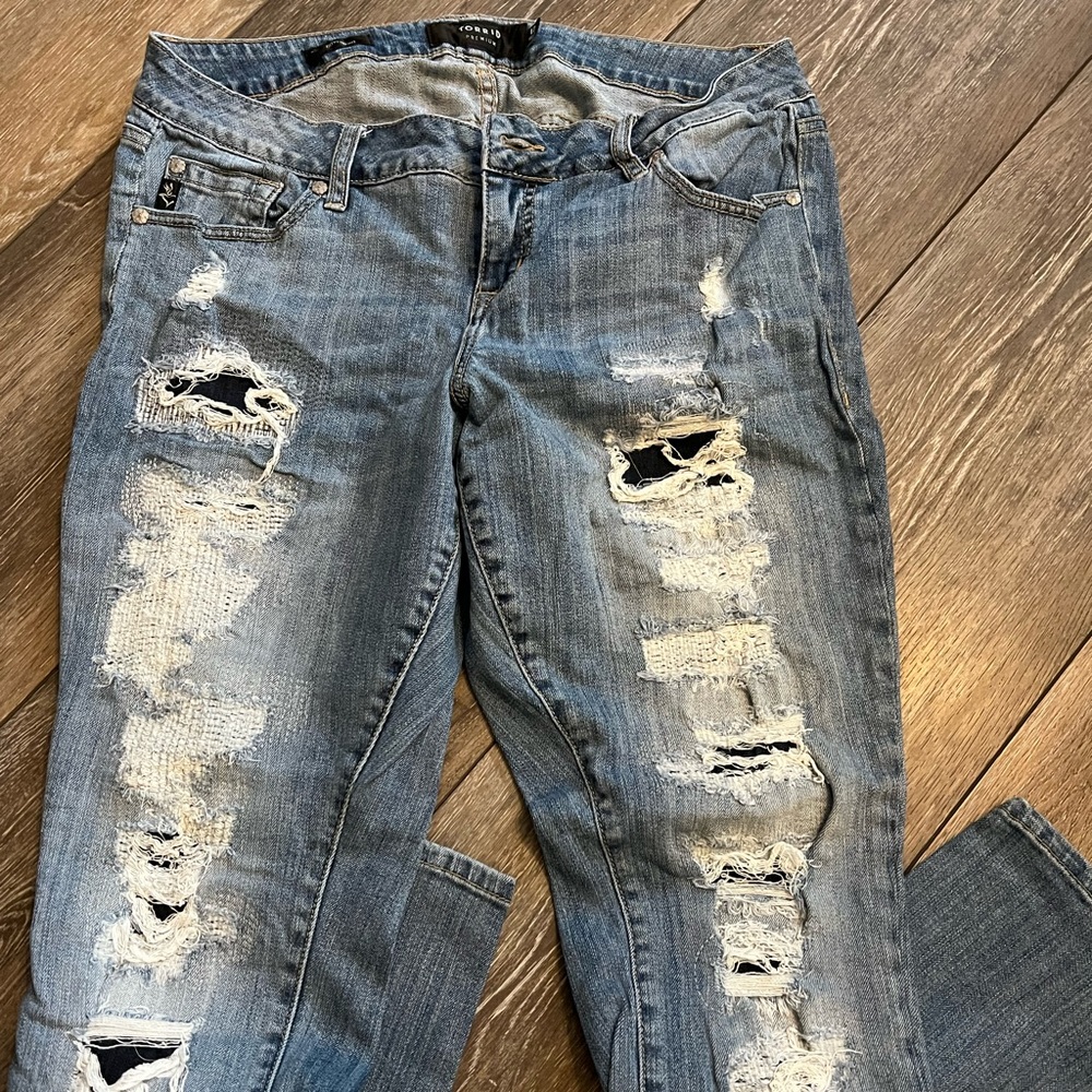 Torrid Heavily Distressed Ripped Boyfriend Jeans sz 12